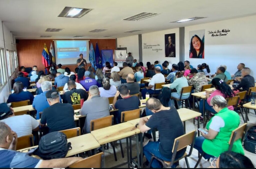 Inicia Diplomado de Comunicación Política de LAUICOM